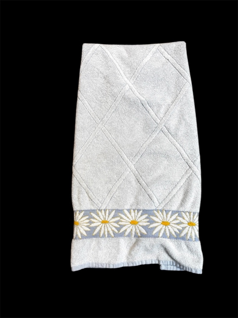 VTG Priority by Santens Full Sized Bath Towel Diamond Daisies Print Replacement